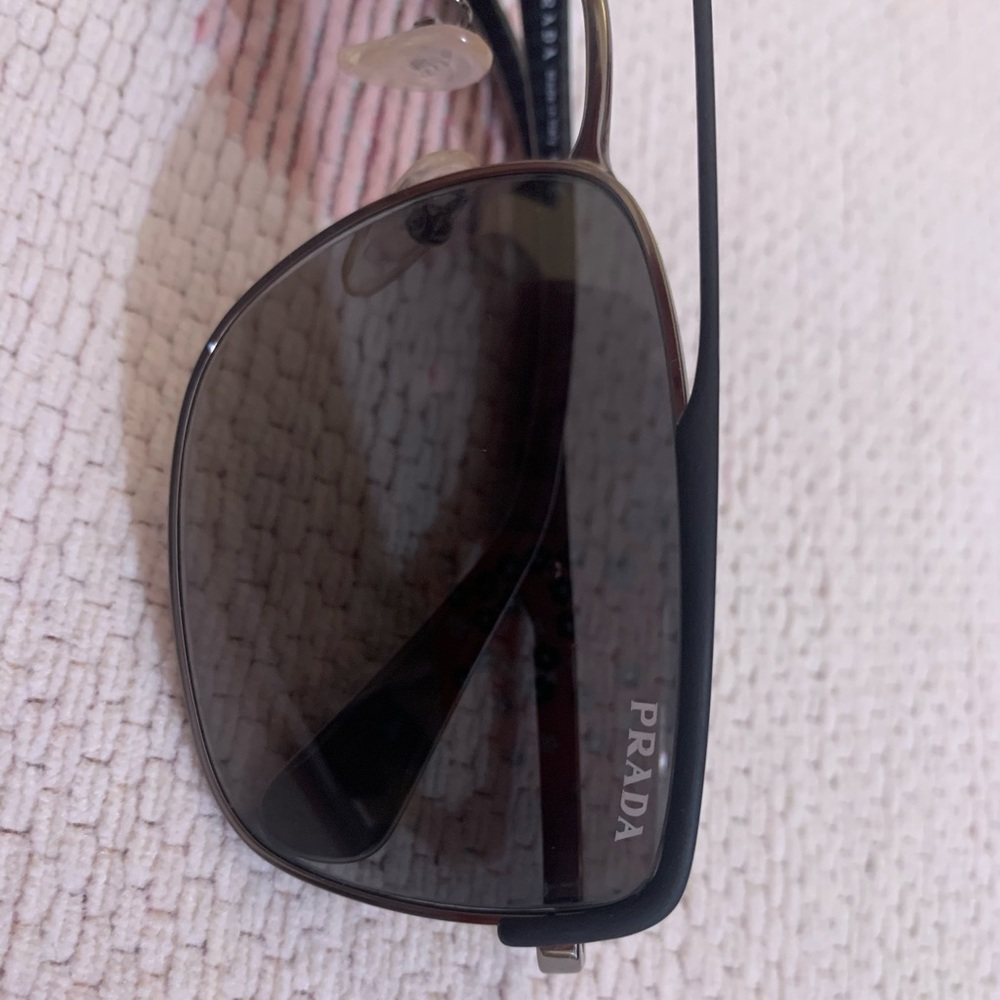 Prada Sunglasses Classic style - Picture 2 of 5